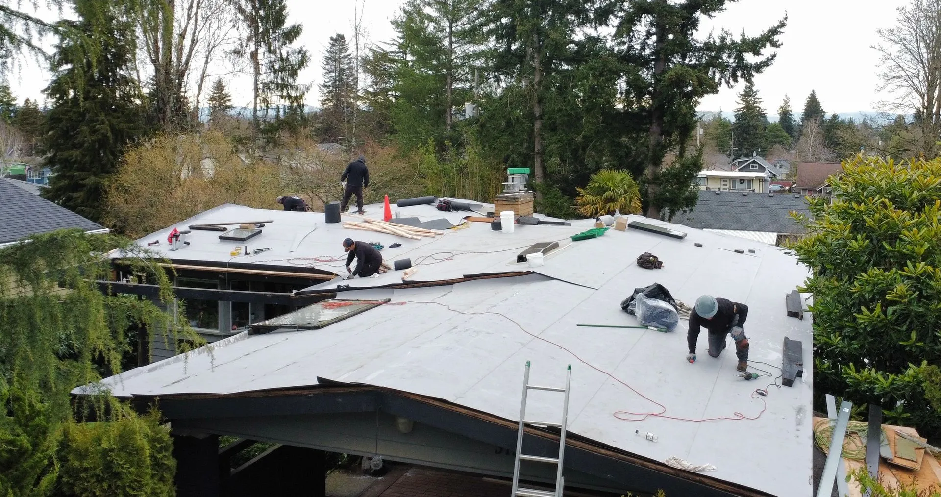 Flat roof installation